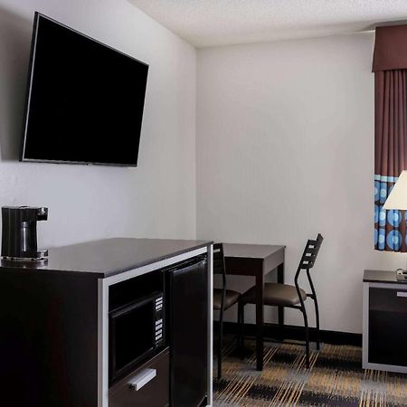 Super 8 By Wyndham Villa Rica Luaran gambar