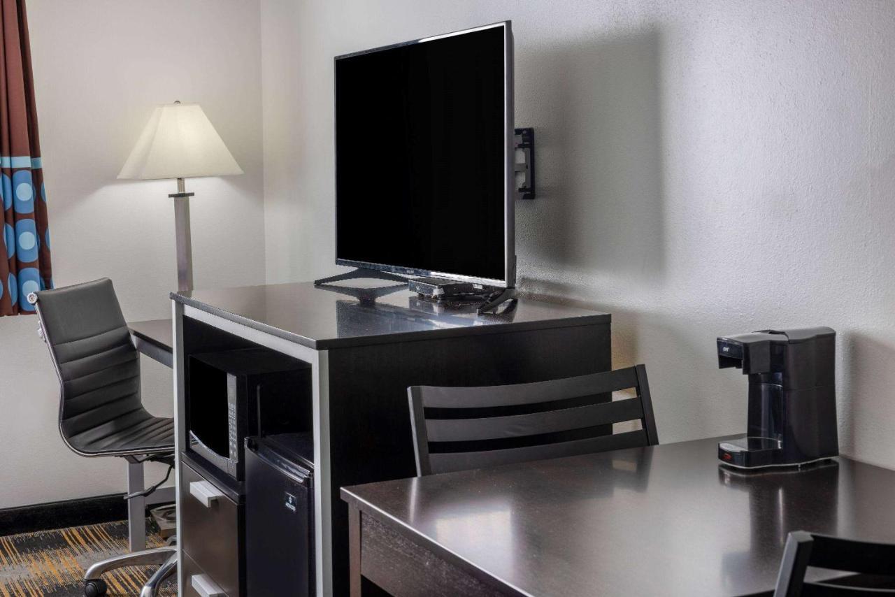 Super 8 By Wyndham Villa Rica Luaran gambar